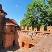 Zamek w Oporowie (2015)