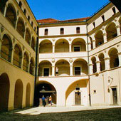 Pieskowa Skała. Dziedziniec zamku (1999)
