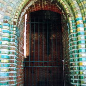 Radzyń (2005) - Barwny portal przypomina o dawnej świetności