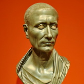 Pośmiertne popiersie Juliusza Cezara (Zielony Cezar, Altes Museum, Berlin)